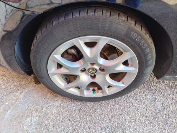 Alfa Romeo MiTo 1.3 JTDm 16V 90 CV Distinctive - immagine 24