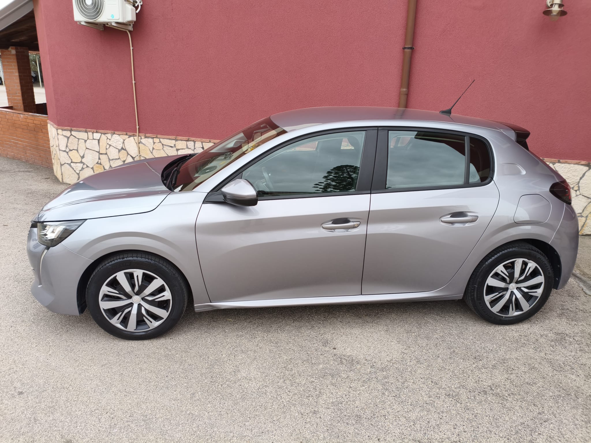 Peugeot 208 PureTech 75 Stop&Start 5 porte Active - immagine 7
