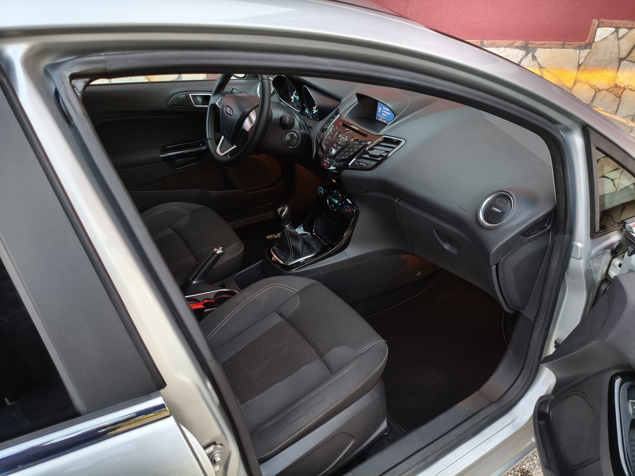 Ford Fiesta 1.5 TDCi 75CV 5 porte Titanium - immagine 11