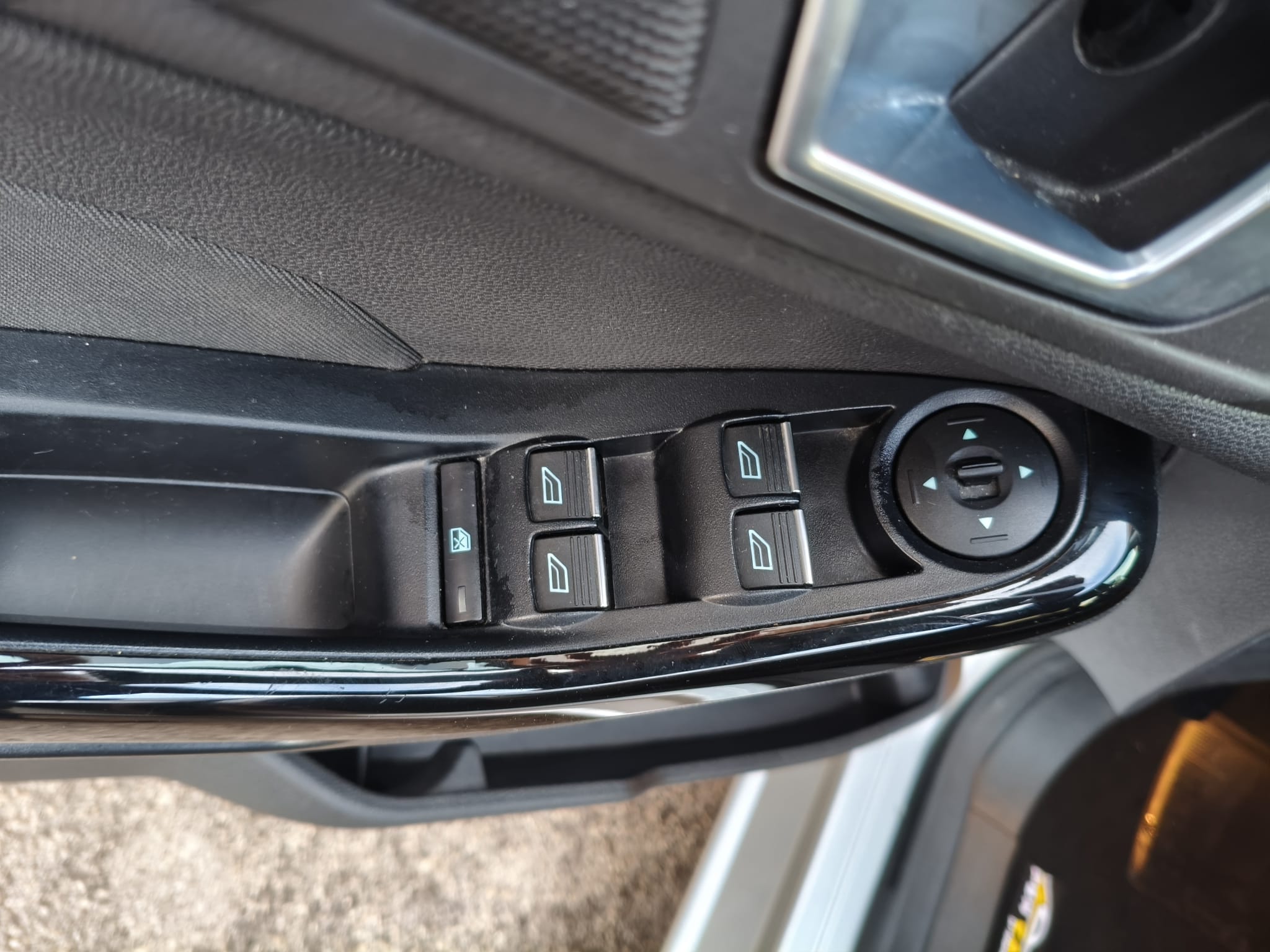 Ford Fiesta 1.5 TDCi 75CV 5 porte Titanium - immagine 20