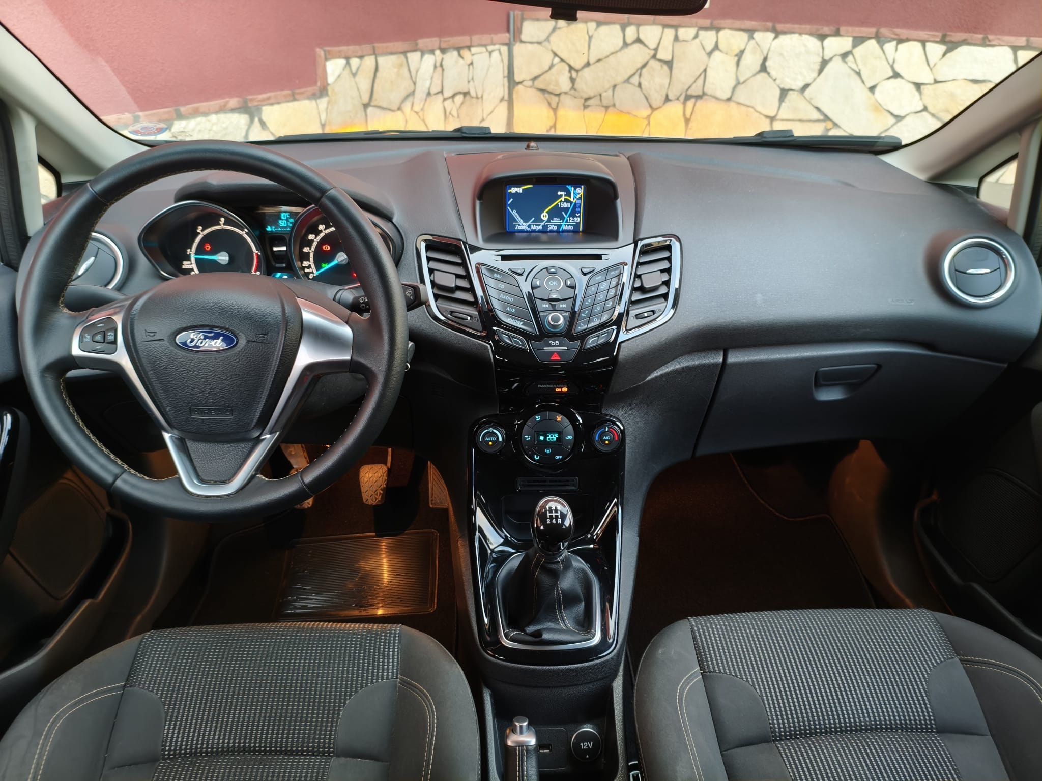 Ford Fiesta 1.5 TDCi 75CV 5 porte Titanium - immagine 8