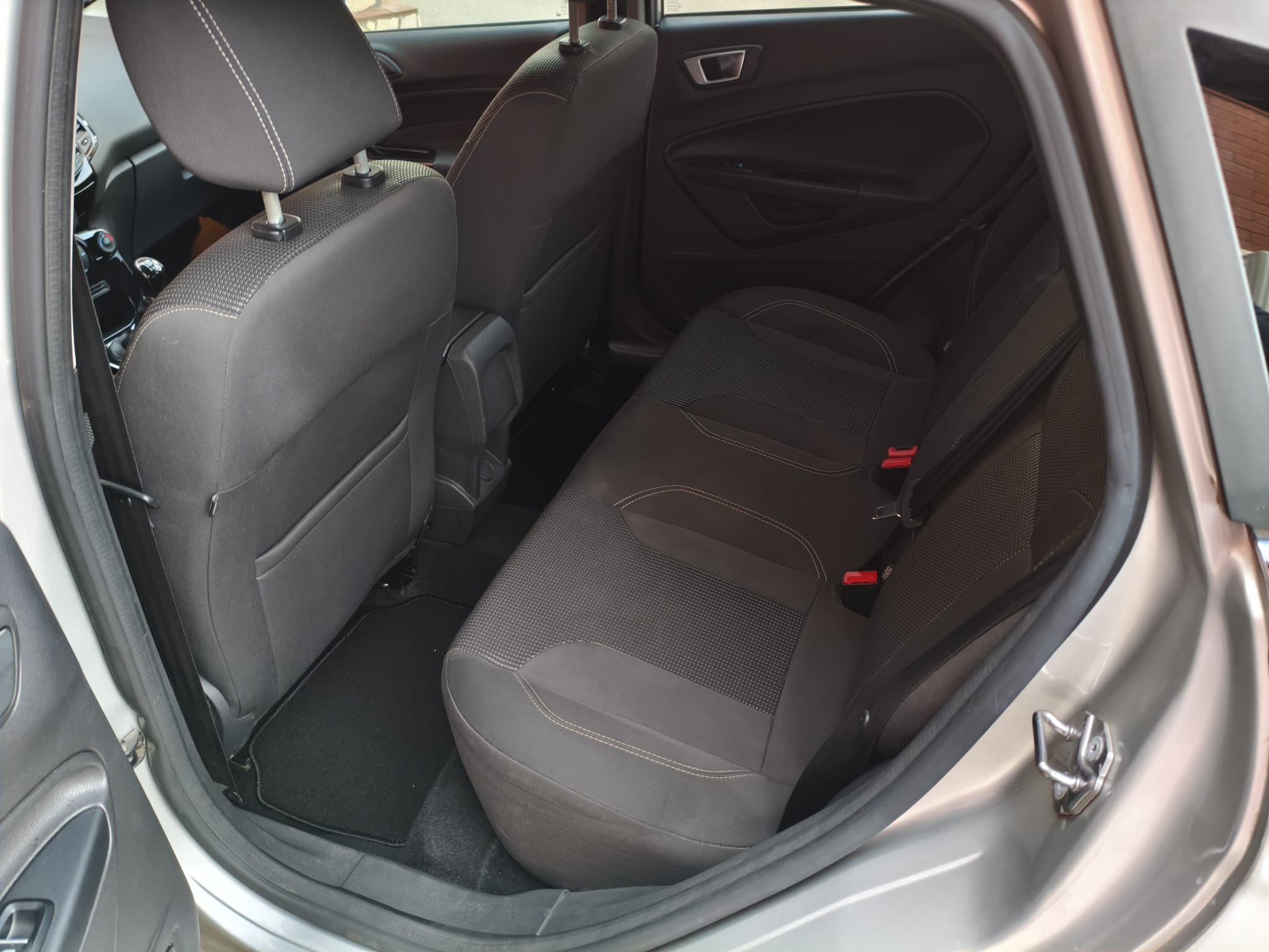 Ford Fiesta 1.5 TDCi 75CV 5 porte Titanium - immagine 10