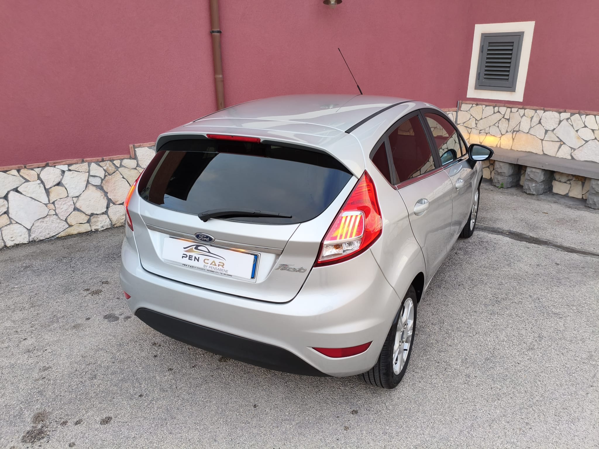 Ford Fiesta 1.5 TDCi 75CV 5 porte Titanium - immagine 5