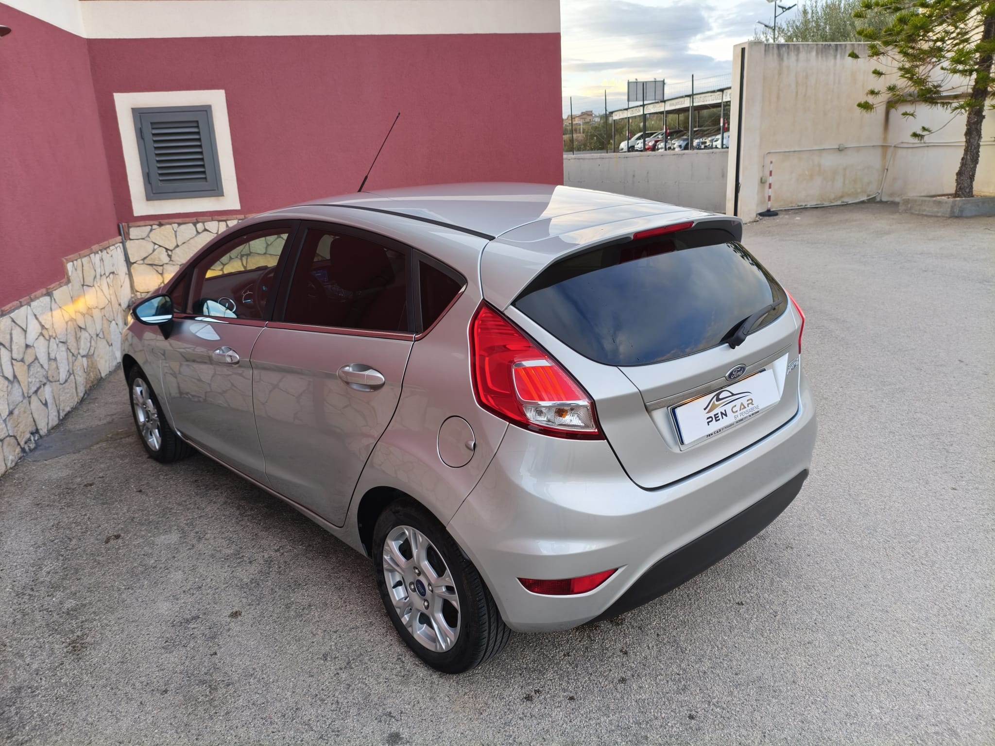 Ford Fiesta 1.5 TDCi 75CV 5 porte Titanium - immagine 6