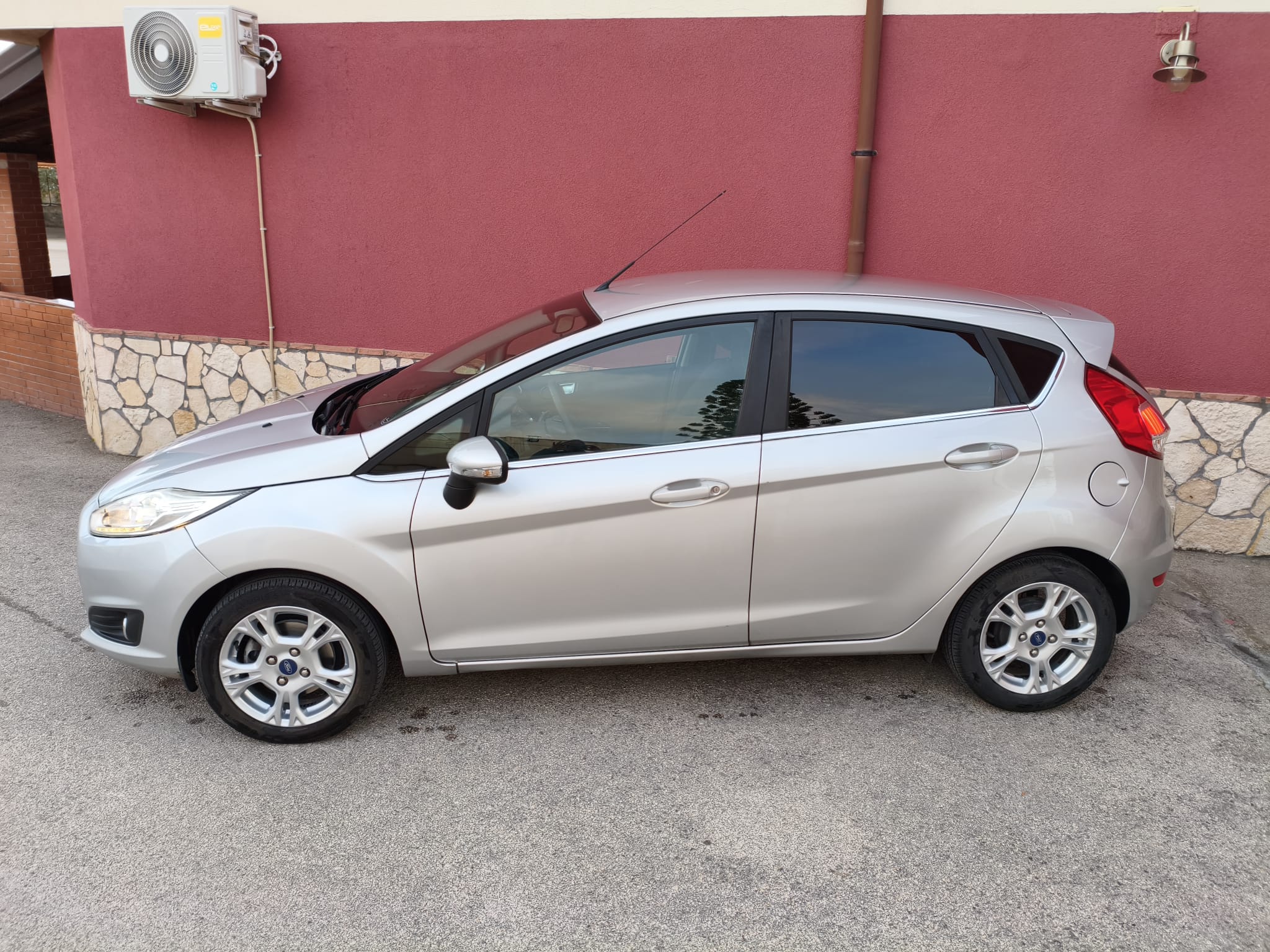 Ford Fiesta 1.5 TDCi 75CV 5 porte Titanium - immagine 7