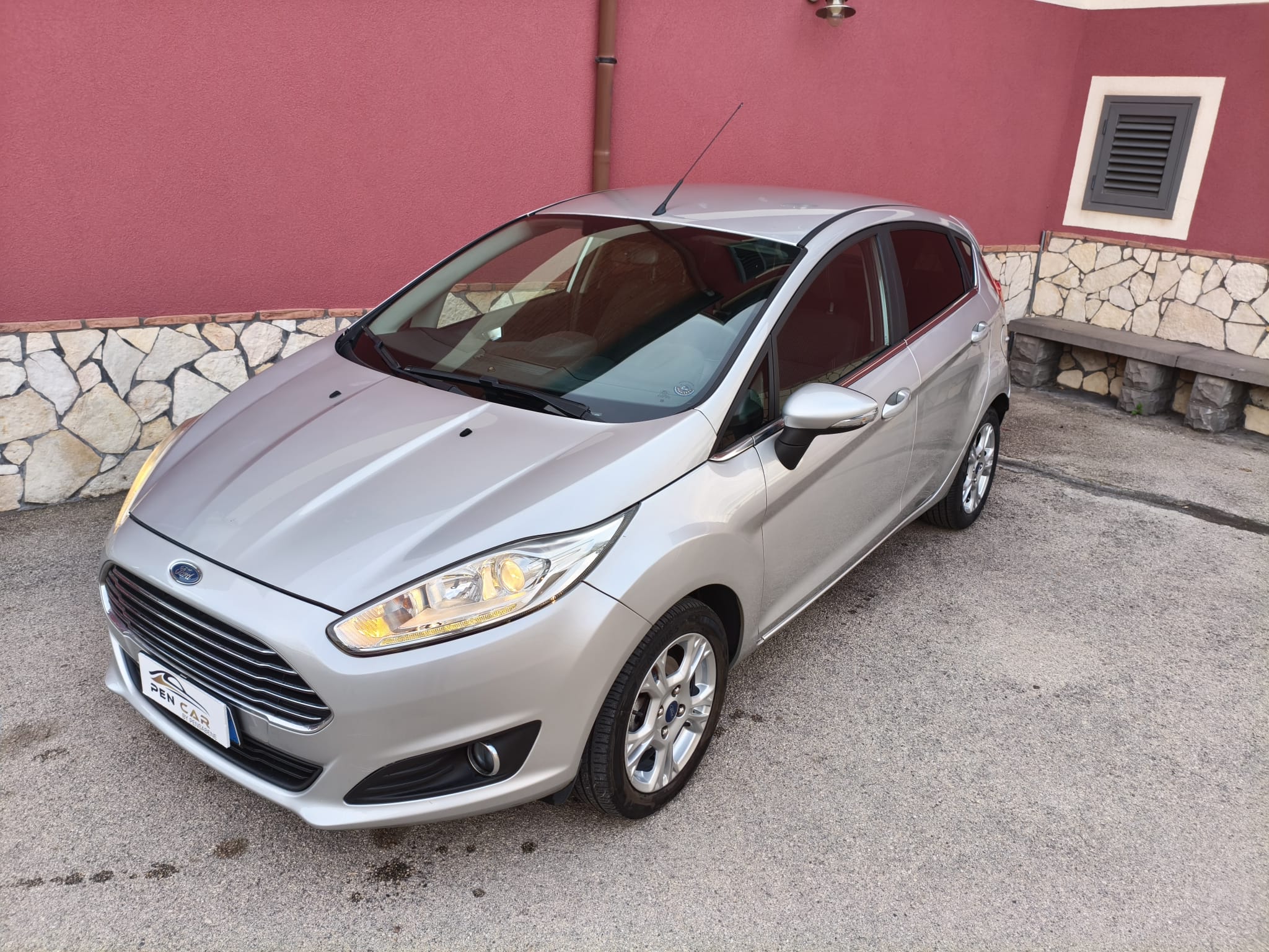 Ford Fiesta 1.5 TDCi 75CV 5 porte Titanium - immagine 3