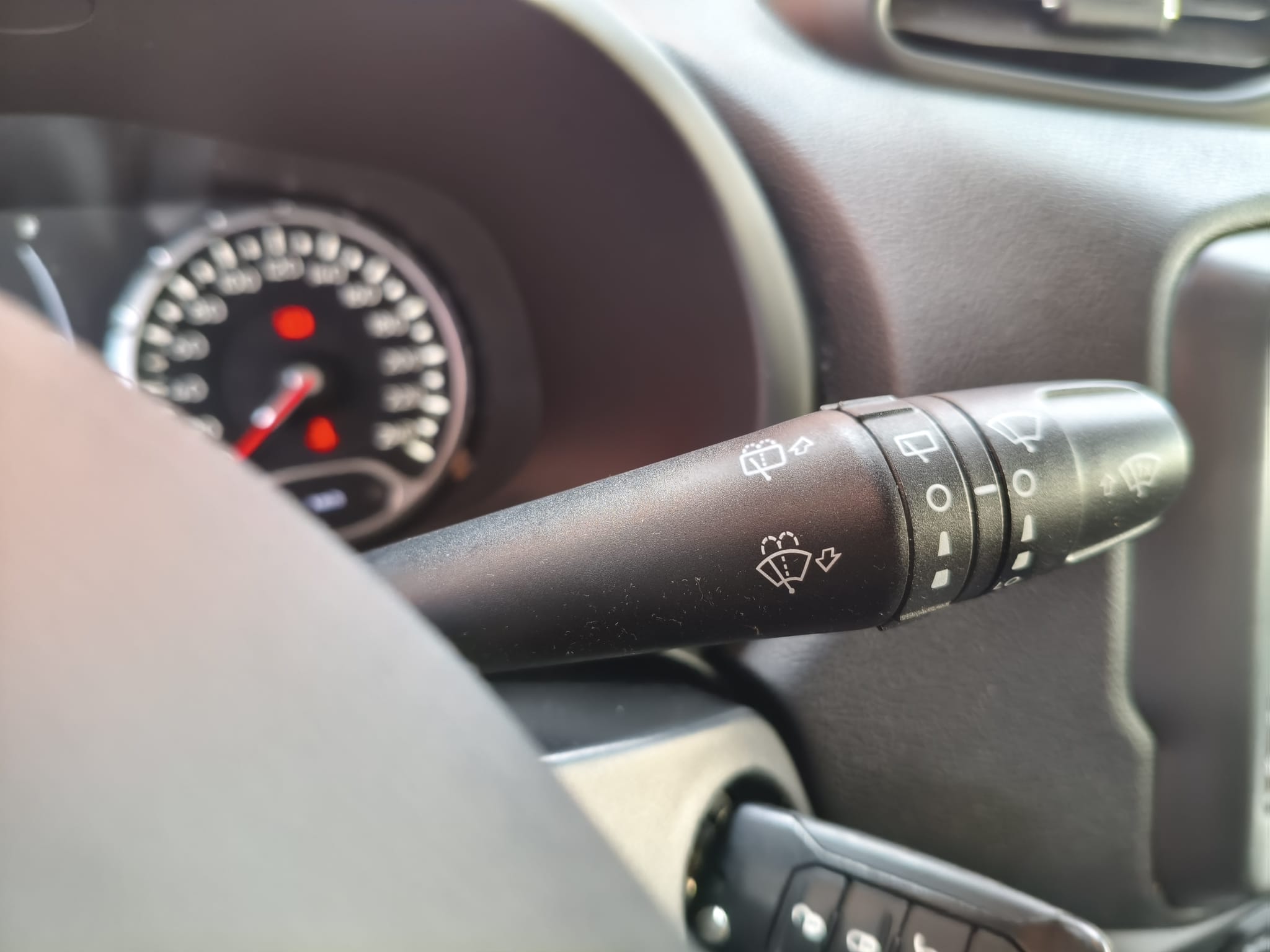 Jeep Renegade 1.6 Mjt 120 CV Longitude - immagine 17